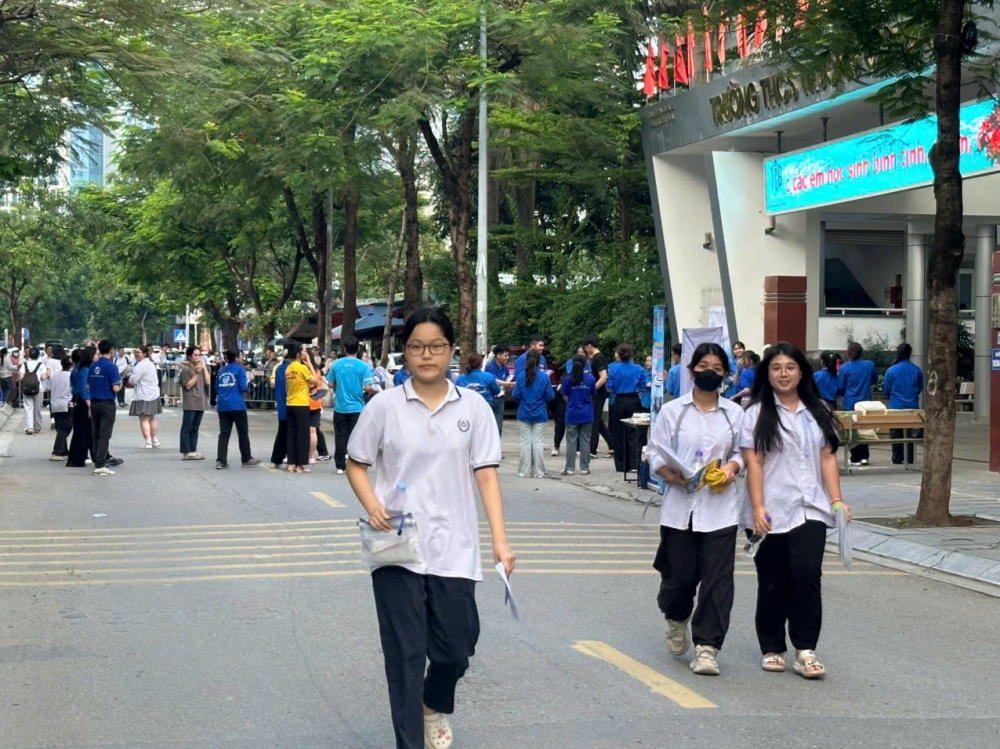 Đề Ngữ Văn tốt nghiệp THPT 2025  