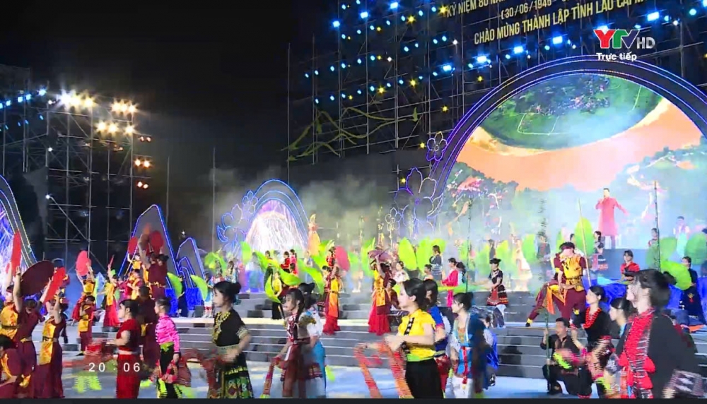 Yên Bái: Tưng bừng chương trình nghệ thuật chào mừng thành lập tỉnh Lào Cai mới