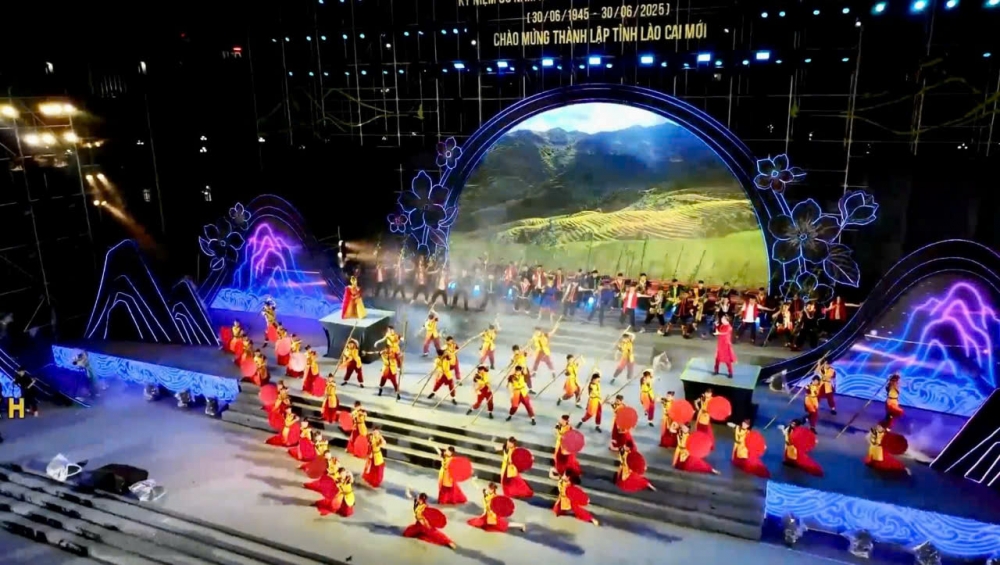 Yên Bái: Tưng bừng chương trình nghệ thuật chào mừng thành lập tỉnh Lào Cai mới