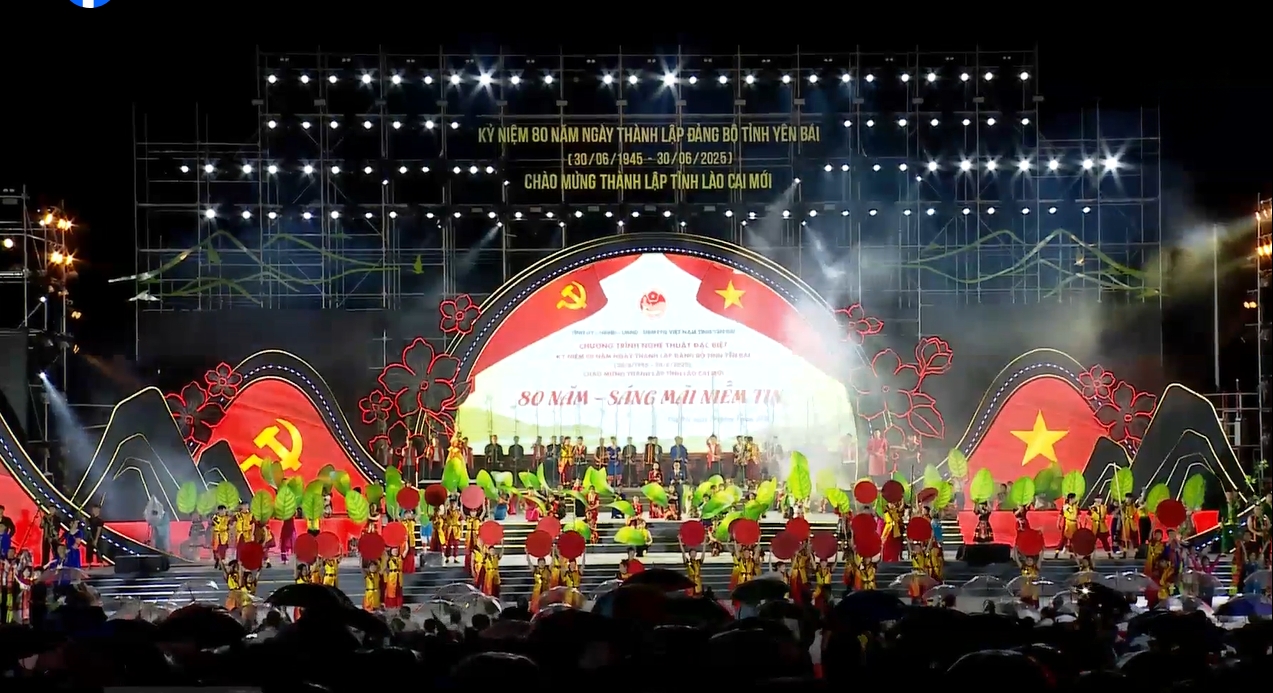 Yên Bái: Tưng bừng chương trình nghệ thuật chào mừng thành lập tỉnh Lào Cai mới