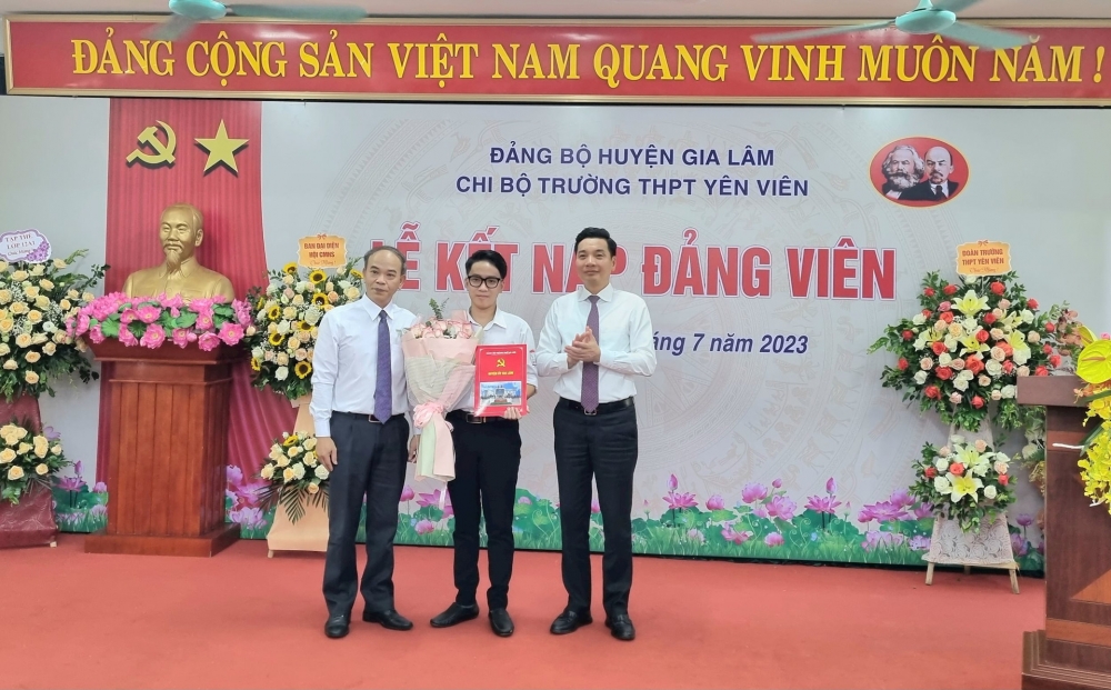 Huyện Gia Lâm (Hà Nội): Học sinh ưu tú đầu tiên được kết nạp Đảng