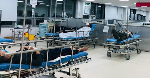 Bệnh nhân cấp cứu tại Khoa Cấp cứu, Bệnh viện Trung ương Quân đội 108.