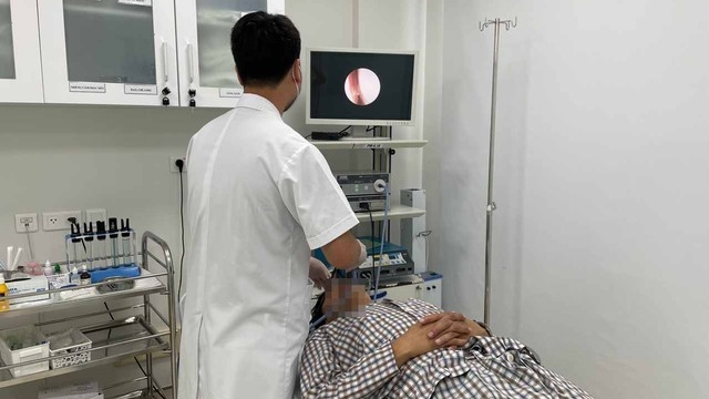 Tự chữa ngạt bằng thuốc xịt mũi có corticoid, bệnh nhân nhập viện