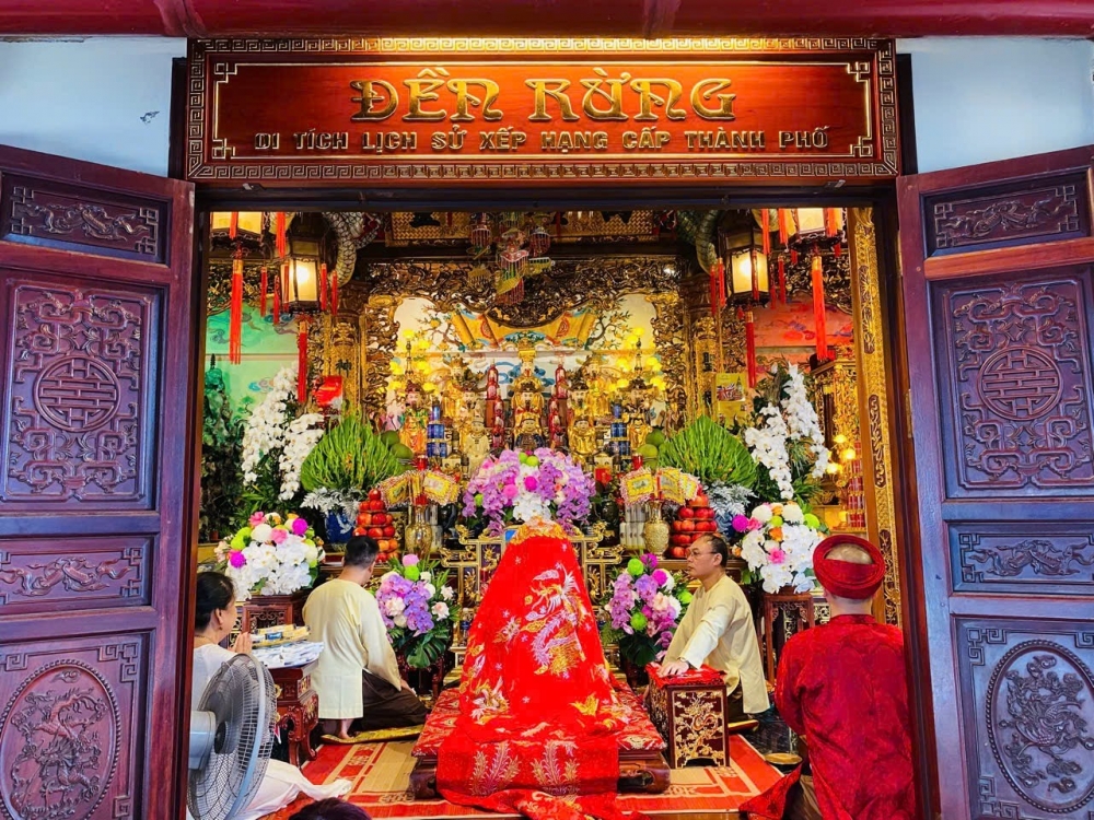 Tiếng chuông Đền Rừng đồng vọng cùng đất nước