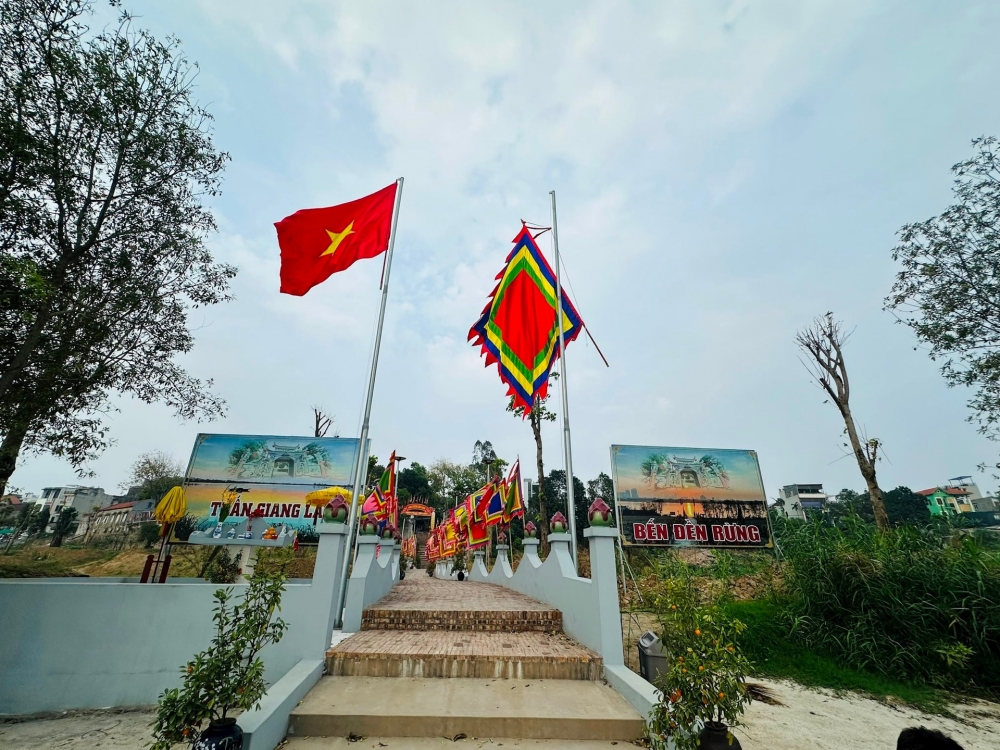 Tiếng chuông Đền Rừng đồng vọng cùng đất nước