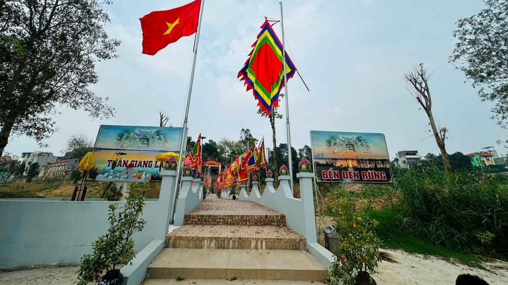 Tiếng chuông Đền Rừng đồng vọng cùng đất nước