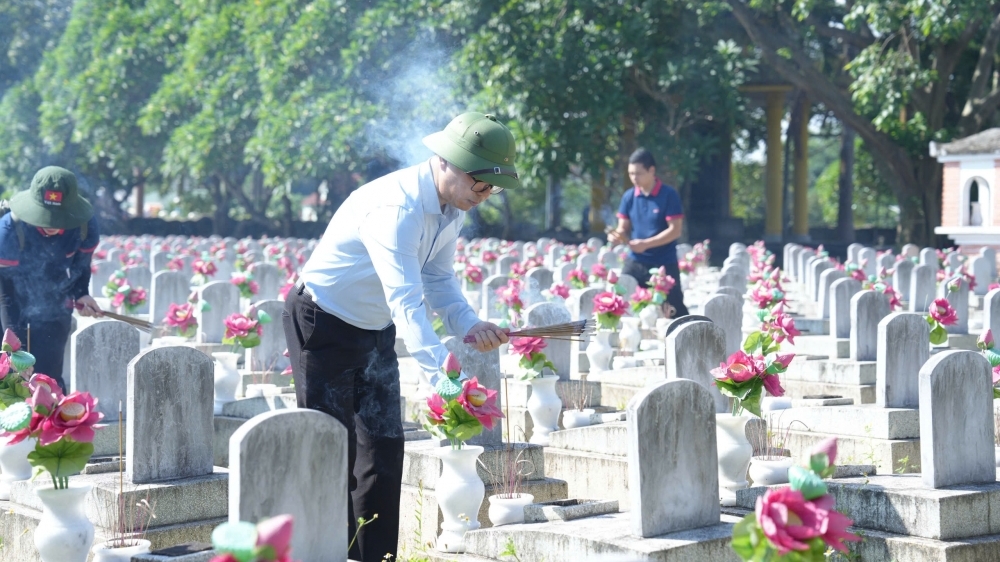 Xúc động hành trình về những “địa chỉ đỏ”