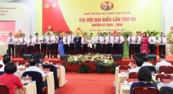 dai hoc quoc gia ha noi chu trong chinh sach dao tao thu hut va dai ngo nhan tai