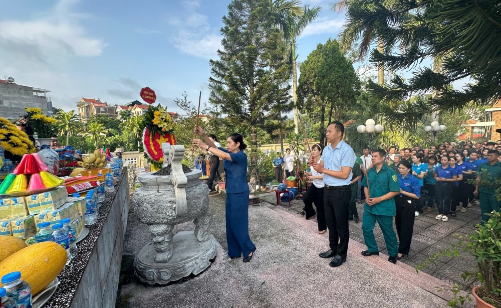 Tuổi trẻ Đông Anh ra quân “Ngày Cuối tuần xanh” Tuổi trẻ Đông Anh ra quân “Ngày Cuối tuần xanh”