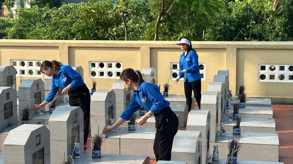 Tuổi trẻ Đông Anh ra quân “Ngày Cuối tuần xanh” Tuổi trẻ Đông Anh ra quân “Ngày Cuối tuần xanh”