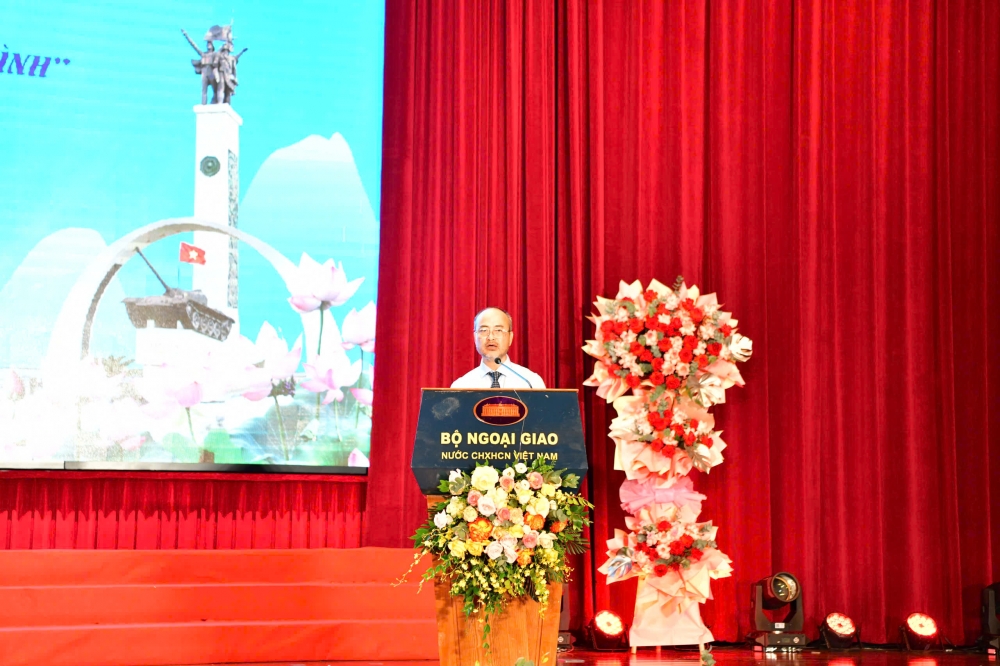 Kiều bào trẻ cùng nhau viết tiếp câu chuyện hòa bình