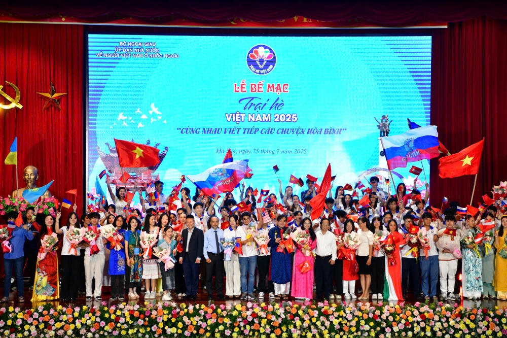 Kiều bào trẻ cùng nhau viết tiếp câu chuyện hòa bình