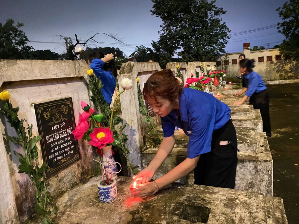 Xã Đông Anh: Long trọng Lễ Thắp nến tri ân các anh hùng liệt sĩ