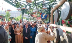 lan toa ban sac van hoa ha noi tai nga