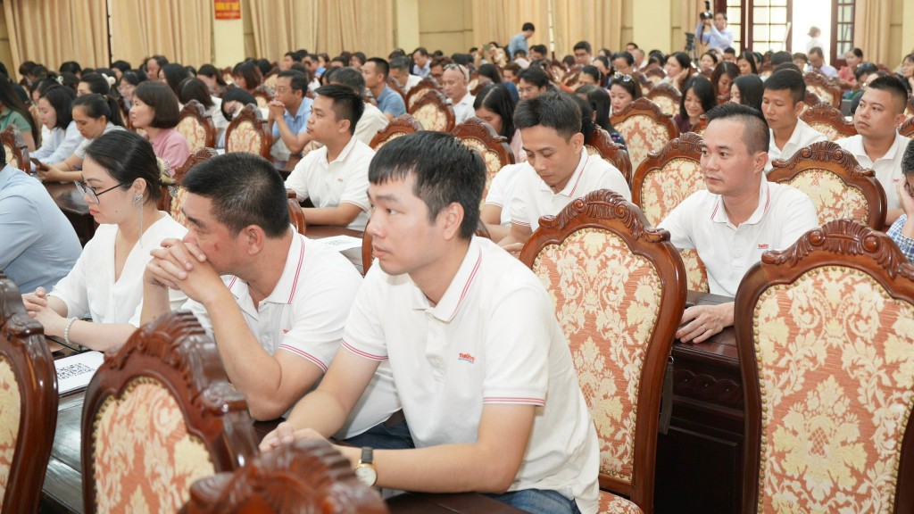 Đông đảo các phóng viên, nhà báo công tác tại các cơ quan báo chí của Hà Nội tham dự Hội nghị