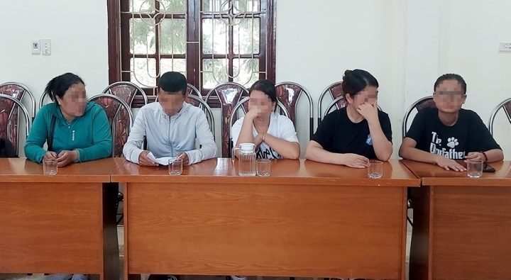 Bộ Y tế tạm dừng hoạt động của nhóm Bông hồng đen