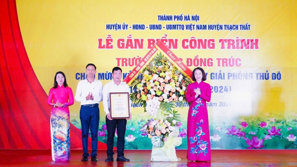 Huyện Thạch Thất: Gắn biển loạt thiết chế văn hóa chào mừng 70 năm Ngày Giải phóng Thủ đô