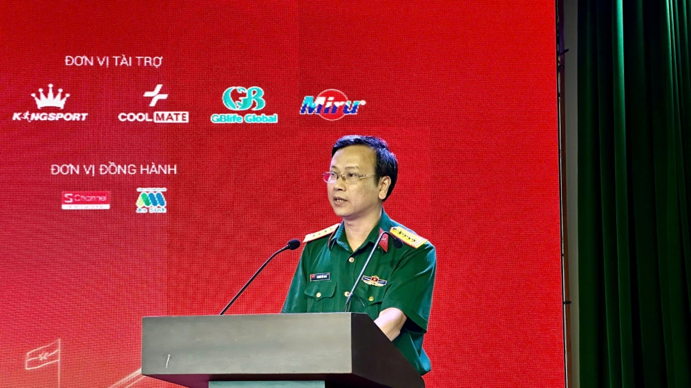 Đặc sắc màn bắn súng thần công trên sân khấu “Dưới cờ vinh quang”