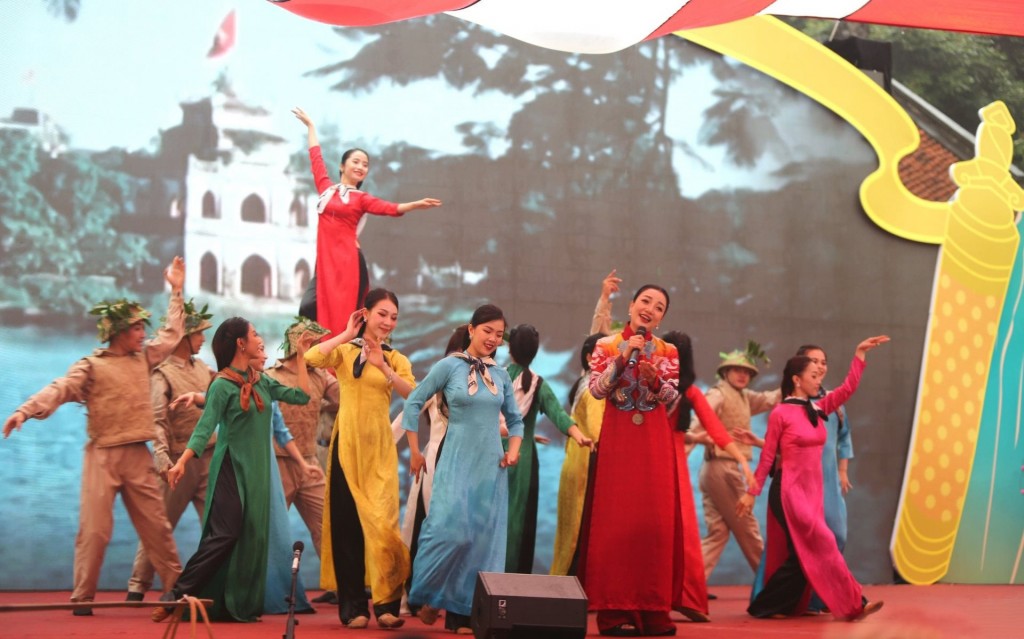 Hà Nội trong tầm nhìn mới: Lấy văn hóa làm nền tảng, đặt con người vào trung tâm