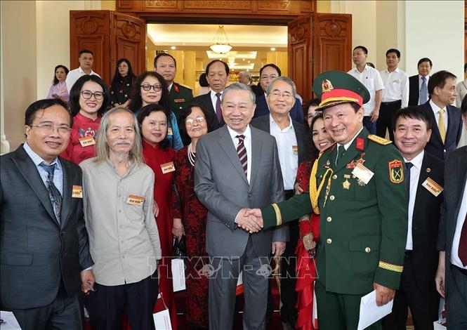 Tổng Bí thư khẳng định, trong lịch sử cách mạng Việt Nam, đội ngũ trí thức, nhà khoa học, văn nghệ sĩ luôn là lực lượng tiên phong trong việc khai sáng dân trí, xây dựng lý luận cách mạng và ứng dụng khoa học kỹ thuật, công nghệ vào thực tiễn - Ảnh: TTXVN