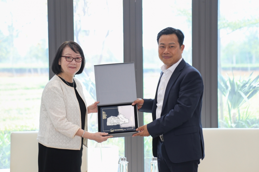 Đột phá về ưu đãi miễn thị thực cho người nước ngoài thuộc đối tương đặc biệt