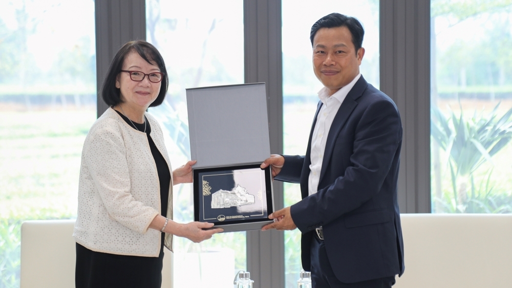 Ưu đãi miễn thị thực cho người nước ngoài thuộc đối tượng đặc biệt