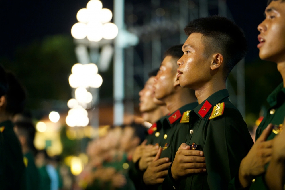 Chương trình nghệ thuật "Dưới cờ vinh quang" khắc họa sâu đậm hình ảnh bộ đội cụ Hồ