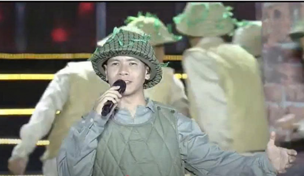 Chương trình nghệ thuật "Dưới cờ vinh quang" khắc họa sâu đậm hình ảnh bộ đội cụ Hồ