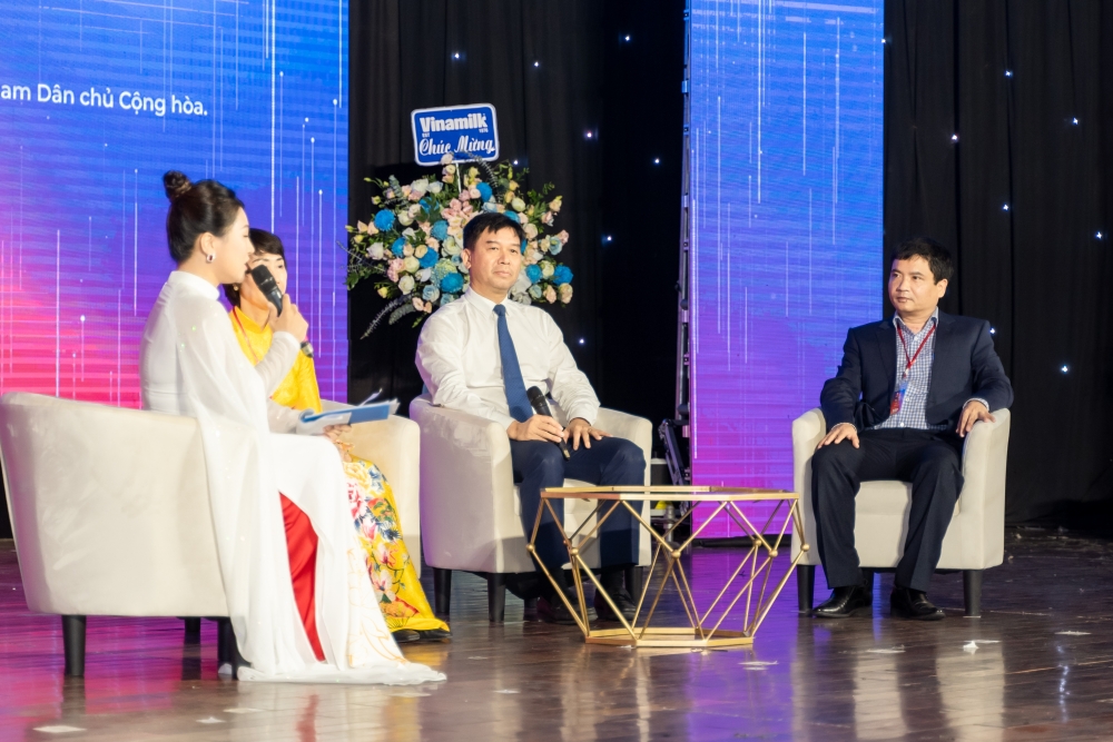 Xúc động khi trở về thời khắc thiêng liêng