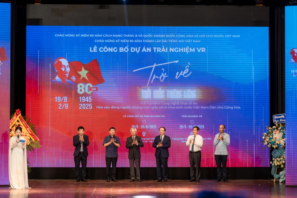 Xúc động khi trở về thời khắc thiêng liêng