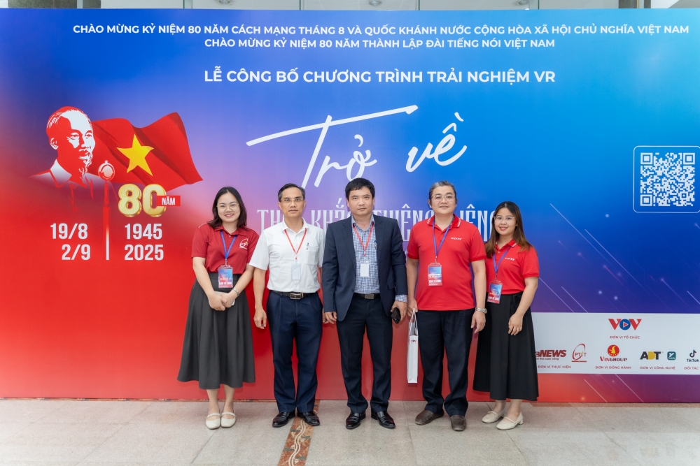 Xúc động khi trở về thời khắc thiêng liêng