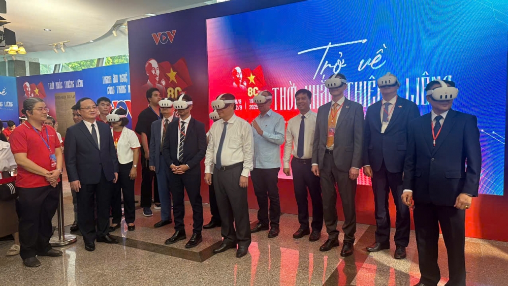 Xúc động khi trở về thời khắc thiêng liêng