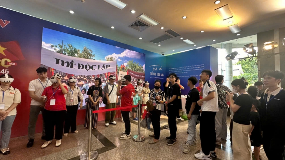 Xúc động khi trở về thời khắc thiêng liêng