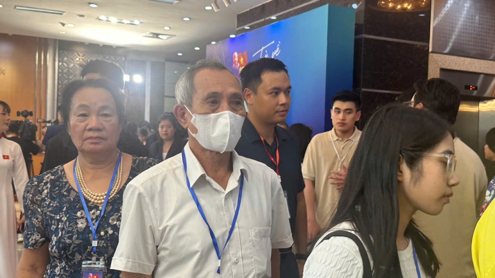 Xúc động khi trở về thời khắc thiêng liêng