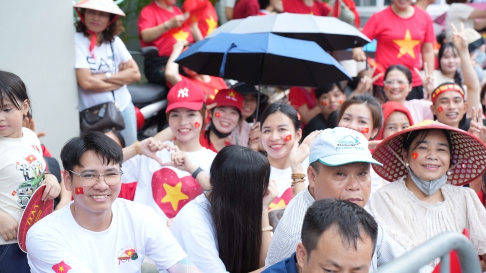 Người dân náo nức xem sơ duyệt diễu binh, diễu hành