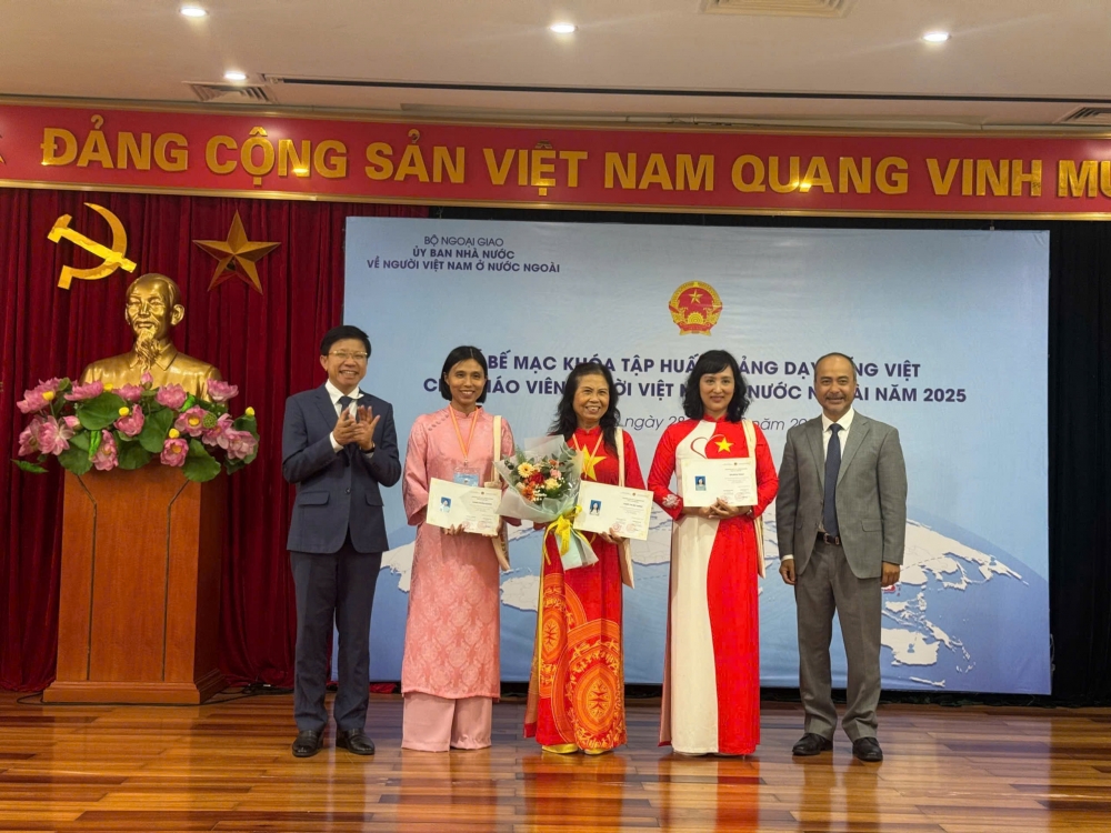 80 giáo viên kiều bào đã hoàn thành khóa tập huấn giảng dạy tiếng Việt
