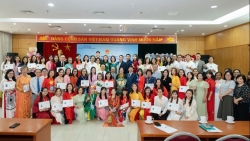 80 giao vien kieu bao da hoan thanh khoa tap huan giang day tieng viet