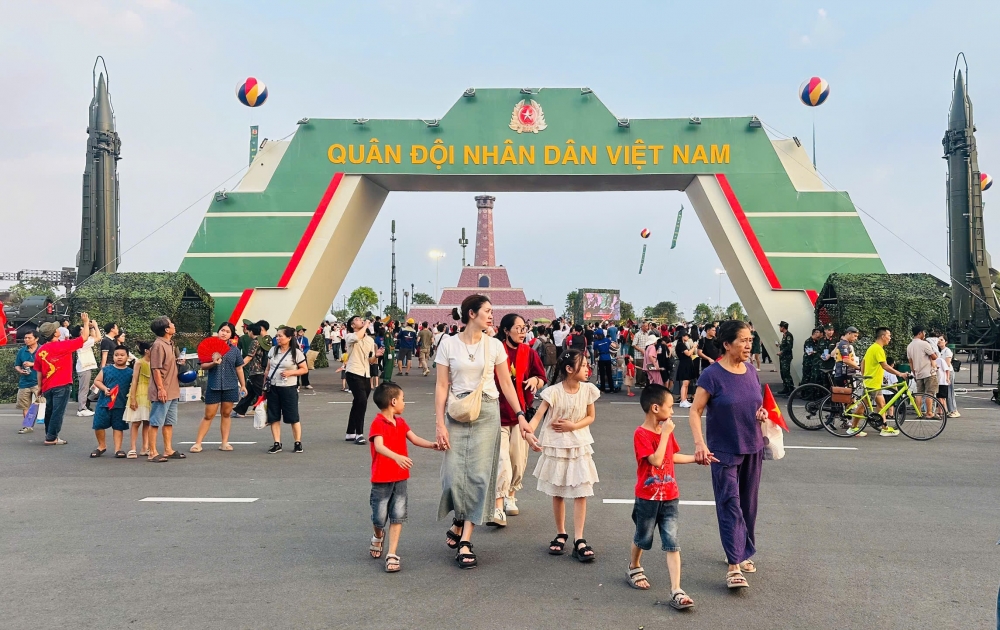 230.000 lượt khách tham quan Triển lãm Thành tựu đất nước 80 năm