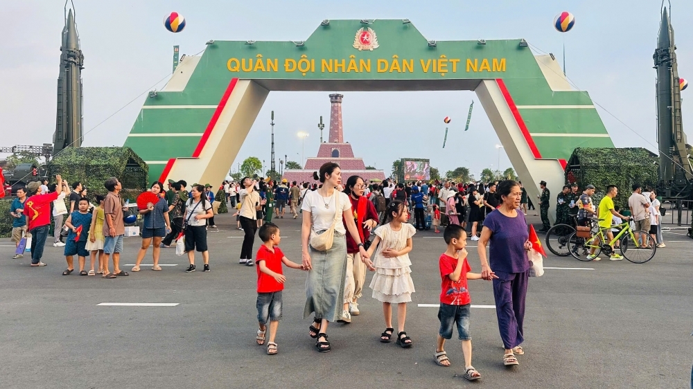 230.000 lượt khách tham quan Triển lãm Thành tựu đất nước 80 năm