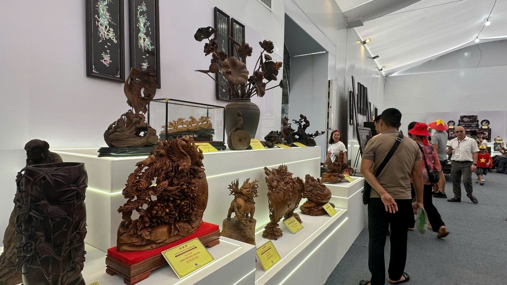 Du khách trải nghiệm nhiều hoạt động thú vị tại triển lãm thành tựu đất nước 80 năm