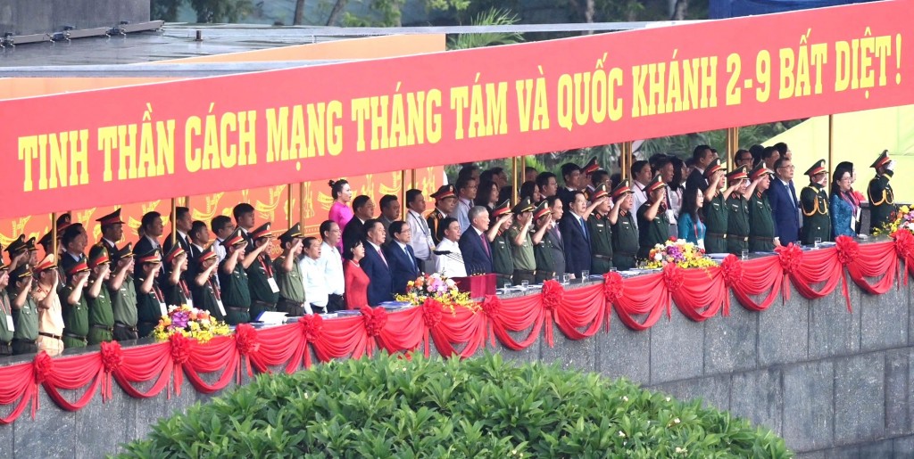 Ấn tượng về sự trang trọng, chu đáo của lễ diễu binh, diễu hành chính thức