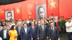 doan dai bieu cap cao lao va campuchia se tham quan trien lam thanh tuu dat nuoc