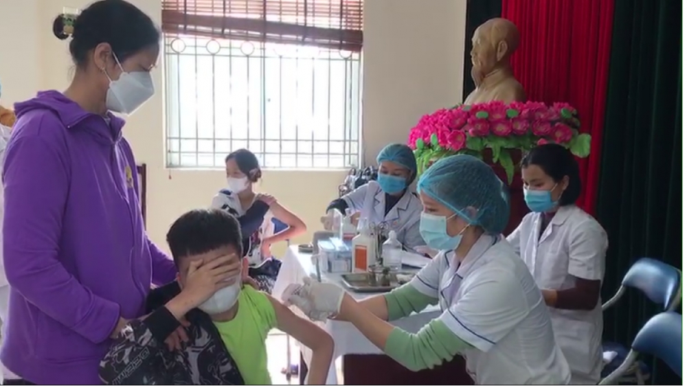 Gần 10.000 nhân viên y tế bỏ việc: Vì đâu nên nỗi?