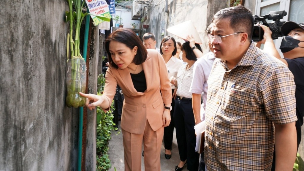 Phó Chủ tịch UBND TP Hà Nội kiểm tra đột xuất công tác phòng chống sốt xuất huyết