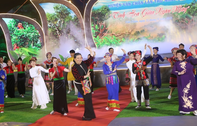 Khai mạc Lễ hội Trà Shan tuyết huyện Văn Chấn lần thứ Nhất