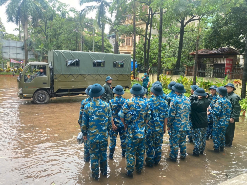 Huyện Gia Lâm: Đã di dời các hộ dân bị ngập ở Bát Tràng đến nơi an toàn