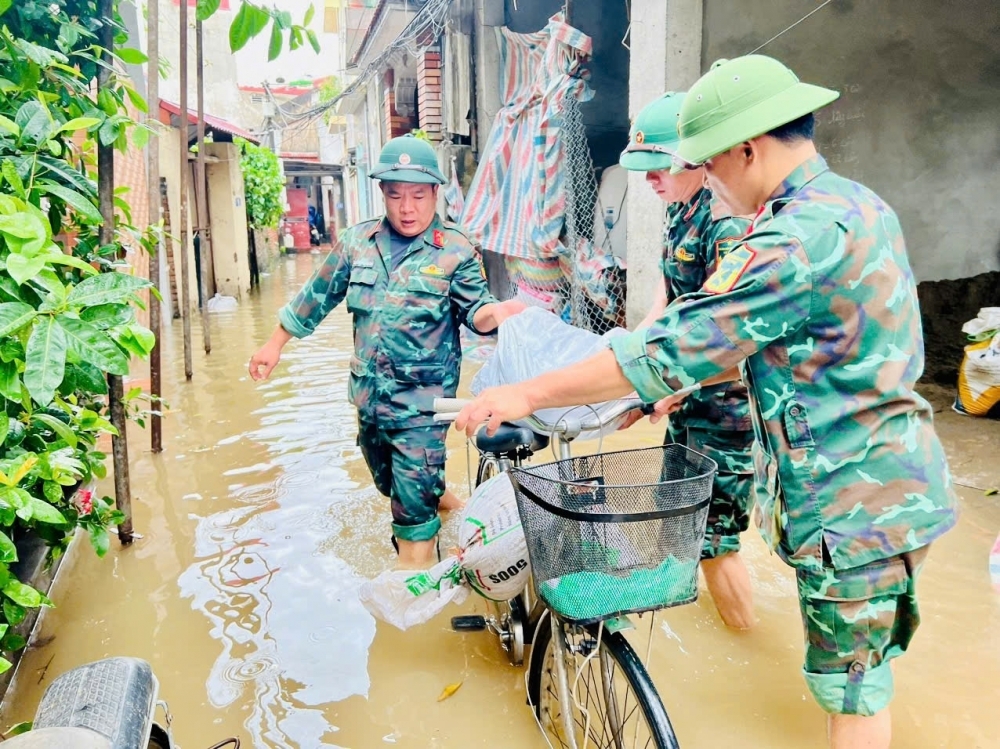 Hơn 10.000 cán bộ, chiến sỹ Thủ đô giúp dân khắc phục hậu quả bão số 3