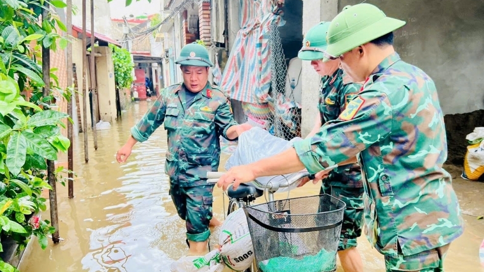 Hơn 10.000 cán bộ, chiến sỹ Thủ đô giúp dân khắc phục hậu quả bão số 3