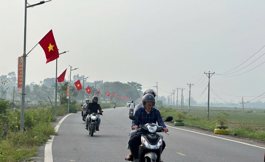 Hà Nội: Rực rỡ sắc cờ chào mừng 70 năm giải phóng Thủ đô