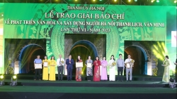 phan anh trung va dung nhung van de trong phat trien van hoa cua ha noi